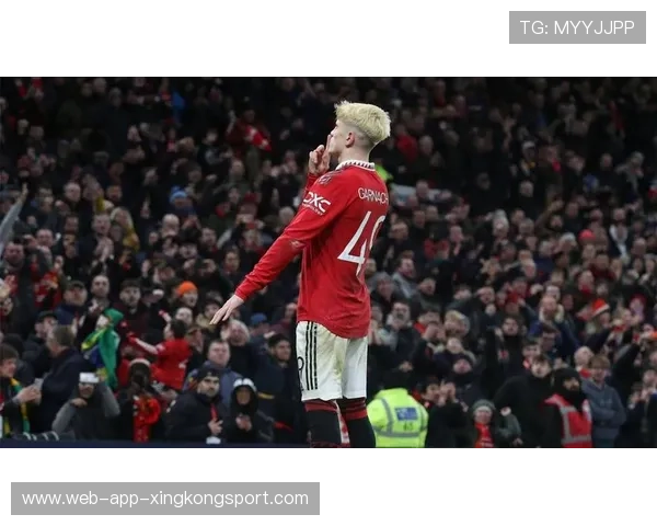 曼联打出快速反击，加纳乔爆射被门将扑出