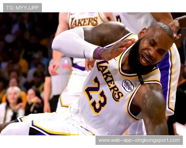 湖人关键时刻稳住防守拿下胜利